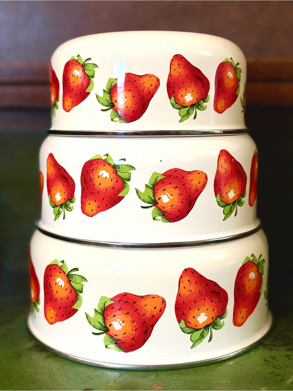 Vintage- 1970s 🍓 Kobë Strawberry Enamelware Nesting Mixing Bowls